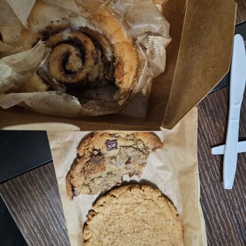 Badash Bakes - Original cinnamon roll / toffee chocolate chip cookie / peanut butter cookie - Bakeries Near Me - Pasadena, California Badash Bakes - Original cinnamon roll / toffee chocolate chip cookie / peanut butter cookie - Bakeries Near Me - Pasadena, California