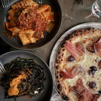 Il Brutto - lamb ragu, PROSCIUTTO & FIGS pizza, BOTTARGA & SEA URCHIN - Italian Near Me - Austin, Texas Il Brutto - lamb ragu, PROSCIUTTO & FIGS pizza, BOTTARGA & SEA URCHIN - Italian Near Me - Austin, Texas