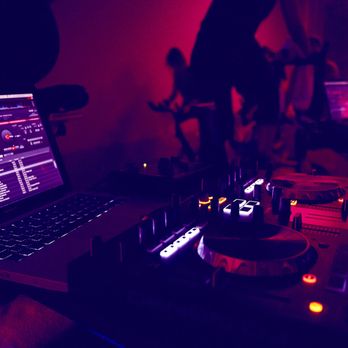 TopCycle - Clase con Live DJ - Gyms Near Me - Madrid, M TopCycle - Clase con Live DJ - Gyms Near Me - Madrid, M