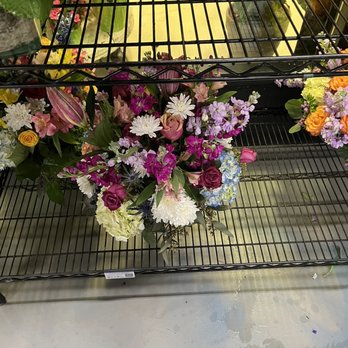 Oberer's Flowers - Free floral bouquet - Florists Near Me - Carmel, Indiana
