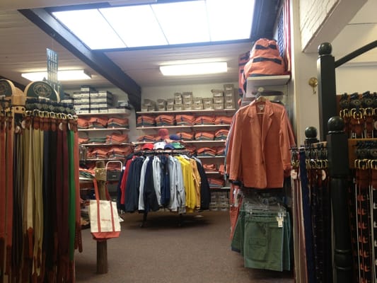 Murray's Toggery Shop by null