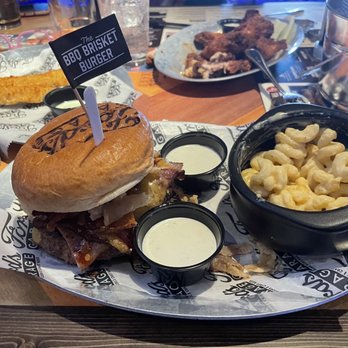 Ford's Garage Plano - Brisket Burger with Mac N Cheese - Burgers Near Me - Plano, Texas Ford's Garage Plano - Brisket Burger with Mac N Cheese - Burgers Near Me - Plano, Texas