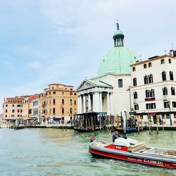 Canal Grande - Landmarks & Historical Buildings Near Me