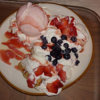 Cafe Auburndale - Very berry croffle - Coffee & Tea Near Me - Flushing, New York
