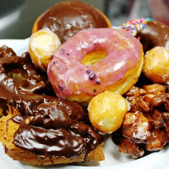Dee's Donuts - Traditional, basic donuts, but they are very soft & tasty! Don't expect anything fancy...just good ole donuts for a great price! - Donuts Near Me - Las Vegas, Nevada