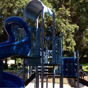Sharon Park - Small, shady and fully fenced play area near the pond.  The shade helps keep the slides cool in the late afternoon! - Parks Near Me - Menlo Park, California