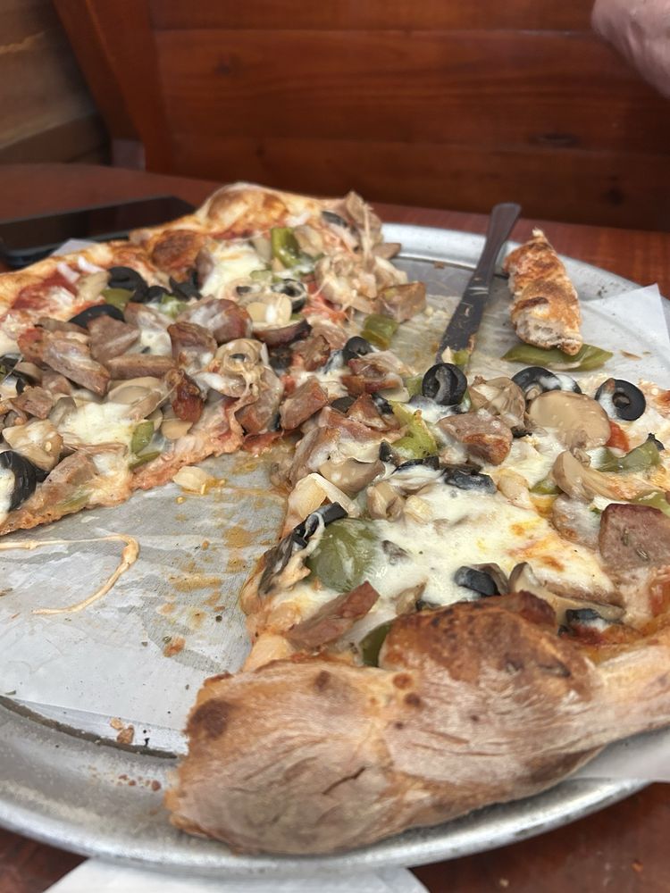 Wagon Wheel Pizza The Logo