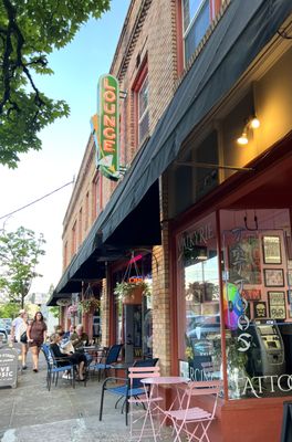 Birch Street Uptown Lounge by null