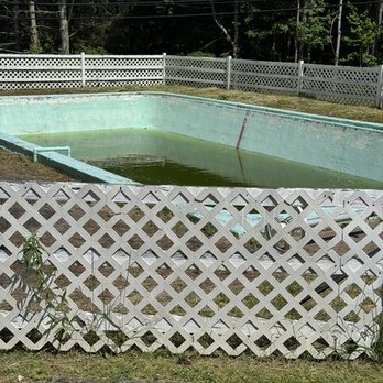 1896 House - 1896 Country Inn pool June 2026.  They advertise this pool on their website! Another view - Hotels Near Me - Williamstown, Massachusetts