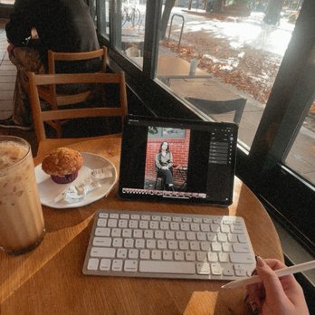 Starbucks - street view from window table! - Coffee & Tea Near Me - Portland, Oregon