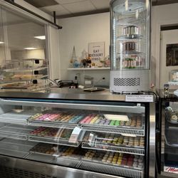 Macaroon case