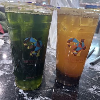 Bb Tee House - Lime Thai Tea w/ white pearls, Peach Tea w/ black pearls - Bubble Tea Near Me - Philadelphia, Pennsylvania