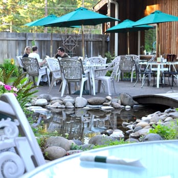 Takoda's - Patio Garden - Breakfast & Brunch Near Me - Blue River, Oregon