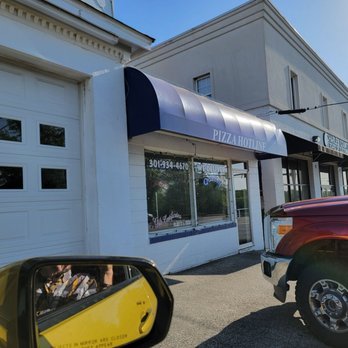 Pizza Hotline - Outside shot - Pizza Near Me - La Plata, Maryland