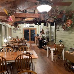 1825 Inn Bed and Breakfast - Breakfast room!