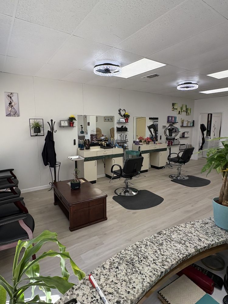 LA Hair-Nails Logo