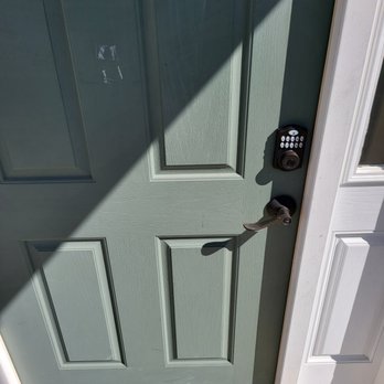 Minuteman Locksmith - Electronic deadbolt no worries - Keys & Locksmiths Near Me - Knoxville, Tennessee