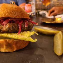 Barbacoa Artisanal Burger House - Lamb burger with 2 pickle wedges