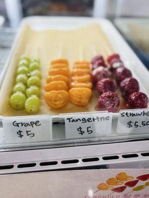 Sweet Box (Macarons, Dragon Beard Candy) by null