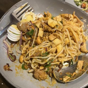Burma Spice - Chicken curry noodle - Burmese Near Me - Redwood City, California