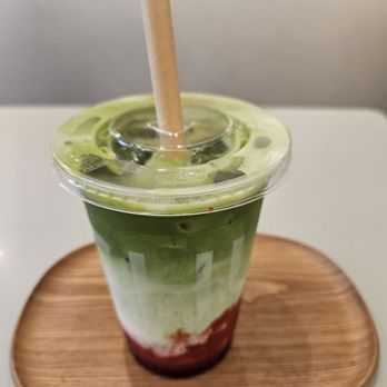 CHUN Amsterdam - Strawberry matcha - Bubble Tea Near Me - Amsterdam, New Hampshire