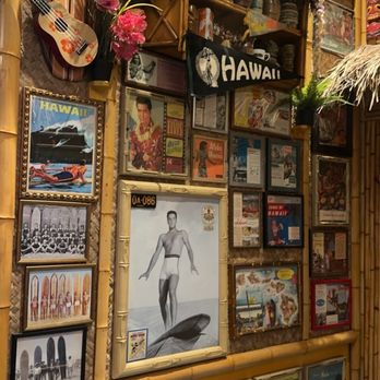 Cafe 50's - Bathroom area - Diners Near Me - Los Angeles, California