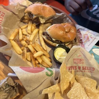 Chili's - Old Oldtimer w/Cheese - American Near Me - Tampa, Florida