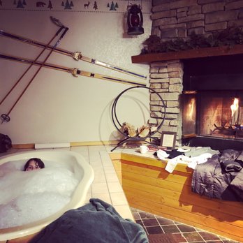 Eagle's Nest Bed & Breakfast - Hot tub next to the fireplace...and television viewing from the tub! - Big Bear Lake, CA
