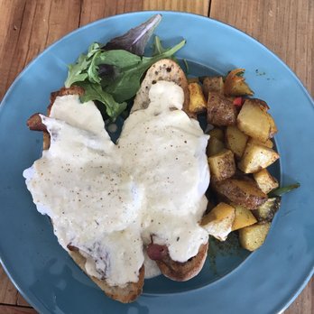 Sharana's Bistro - Eggs florentine - Breakfast & Brunch Near Me - Añasco, Puerto Rico