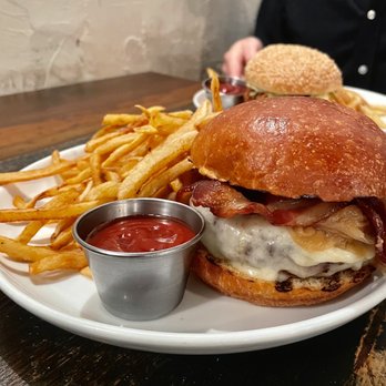 Harper's - Burger with Gruyère bacon and carmalized onion - New American Near Me - Dobbs Ferry, New York Harper's - Burger with Gruyère bacon and carmalized onion - New American Near Me - Dobbs Ferry, New York