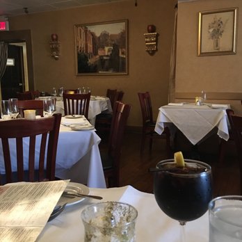 Eric's Italian Bistro - Dining room - Italian Near Me - Mineola, New York