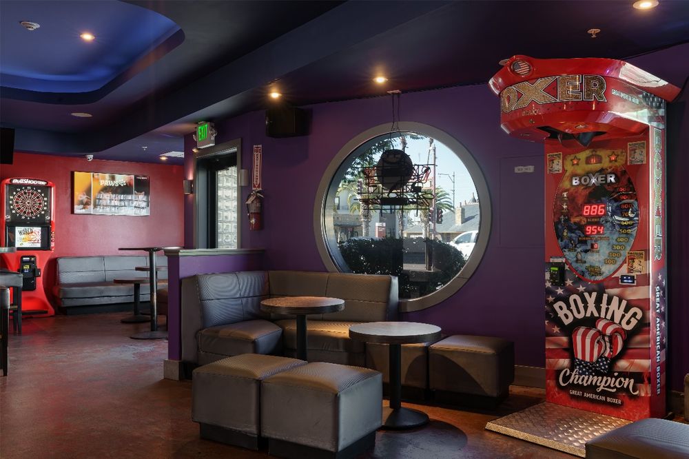 The Rail Sports Bar & Lounge