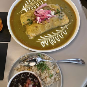 Luna Bistro Cafe - Carnitas Enchiladas Suizas - New American Near Me - Long Beach, California Luna Bistro Cafe - Carnitas Enchiladas Suizas - New American Near Me - Long Beach, California