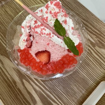 Ben Wong’s Tea - Strawberry shaved ice - Coffee & Tea Near Me - Richmond, Virginia
