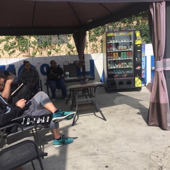 Galaxy Detailing - Seating/waiting are and vending machine - Auto Detailing Near Me - Los Angeles, California