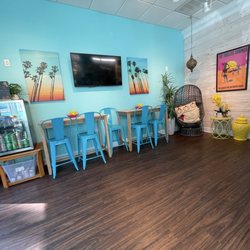 Big Island Bowls - Nice Seating & Beautiful Pictures