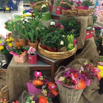 Jewel-Osco - a variety of flowers on display - Grocery Near Me - Barrington, Illinois