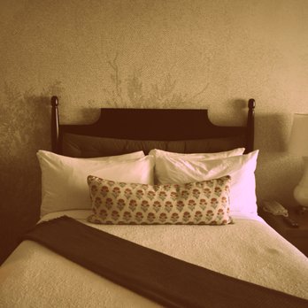 Fireside Inn on Moonstone Beach - Bed - Hotels Near Me - Cambria, California Fireside Inn on Moonstone Beach - Bed - Hotels Near Me - Cambria, California