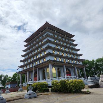 Ten Thousand Buddhas Sarira Stupa - Towering building - Buddhist Temples Near Me - Niagara Falls, Ontario Ten Thousand Buddhas Sarira Stupa - Towering building - Buddhist Temples Near Me - Niagara Falls, Ontario