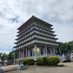 Ten Thousand Buddhas Sarira Stupa - Towering building