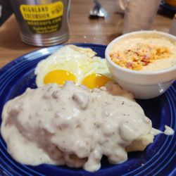 Unicycle with pimento cheese grits