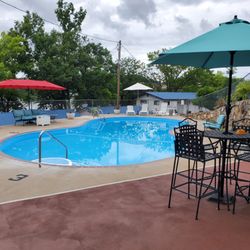 Lake Breeze Resort