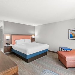 Hampton Inn & Suites Peru - Guest room