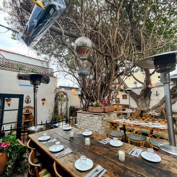 Bacari W 3rd - outside seating area - Breakfast & Brunch Near Me - Los Angeles, California