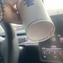I didn't see the girl that took my order make a pause to wash her hands when she walked back into the kitchen to hand me my drink