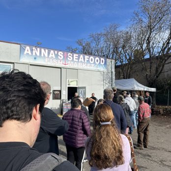 Anna's Seafood - A 3 hour wait on December 24 - Seafood Markets Near Me - Petaluma, California