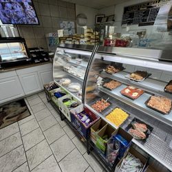 Lakeview Plaza Market and Dairy Bar