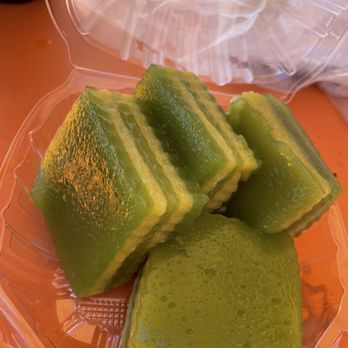 Bake & Che - Pandan Layer Cake.  Freakin DELICIOUS - Desserts Near Me - Westminster, California
