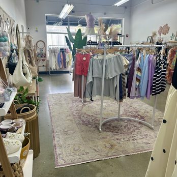 Lilac & Lemon - Inside - Women's Clothing Near Me - Mill Creek, Washington Lilac & Lemon - Inside - Women's Clothing Near Me - Mill Creek, Washington
