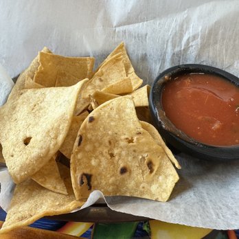 El Cubilete - a bowl of salsa and tortillas - Mexican Near Me - Murfreesboro, Tennessee El Cubilete - a bowl of salsa and tortillas - Mexican Near Me - Murfreesboro, Tennessee